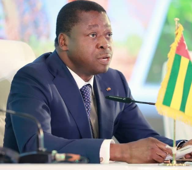 TOGO, APPOLOGIE DE LA PAIX SUR LE TOIT DU MONDE