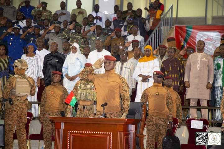 Le président Traoré invite les jeunes Africains à se servir de leur énergie pour changer le monde.