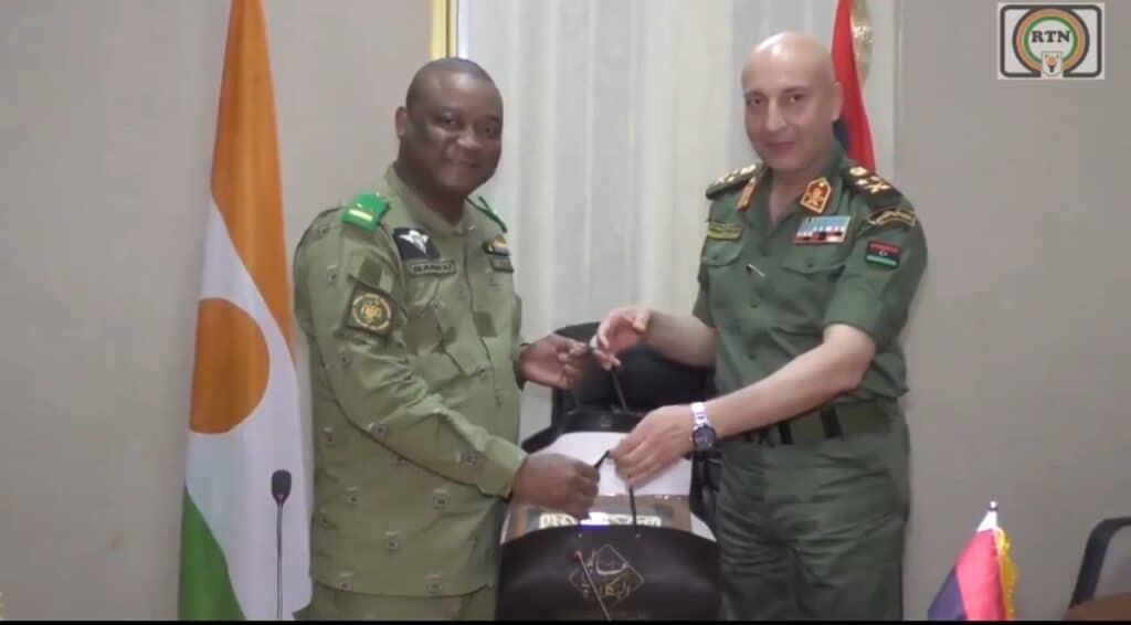 Renforcement de la coopération militaire entreLe Niger et la Libye…