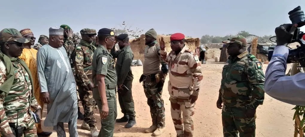 Le Gouverneur de la région de Maradi en visite sur les positions de l’opération Faraoutar Bouchia