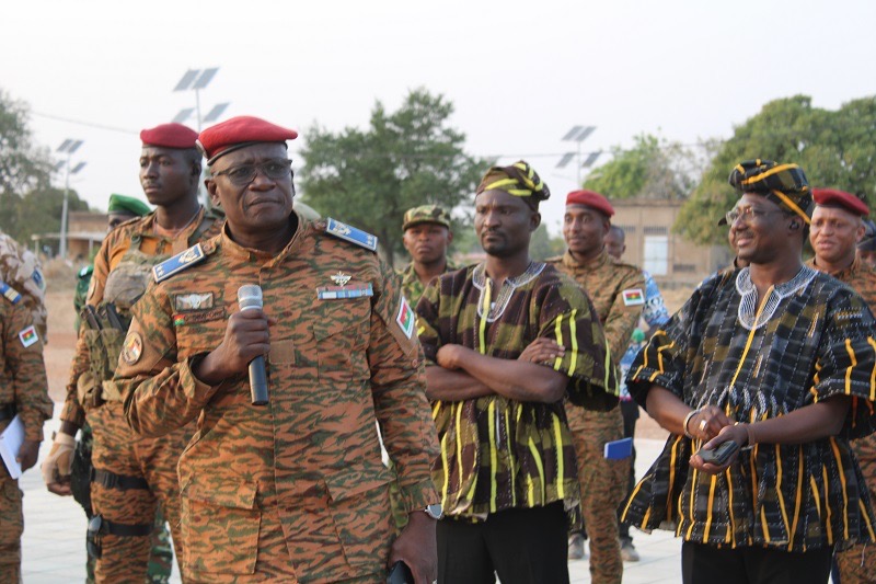 Burkina: Le ministre de la Défense appelle les soldats à donner « le coup de grâce » aux terroristes en 2025